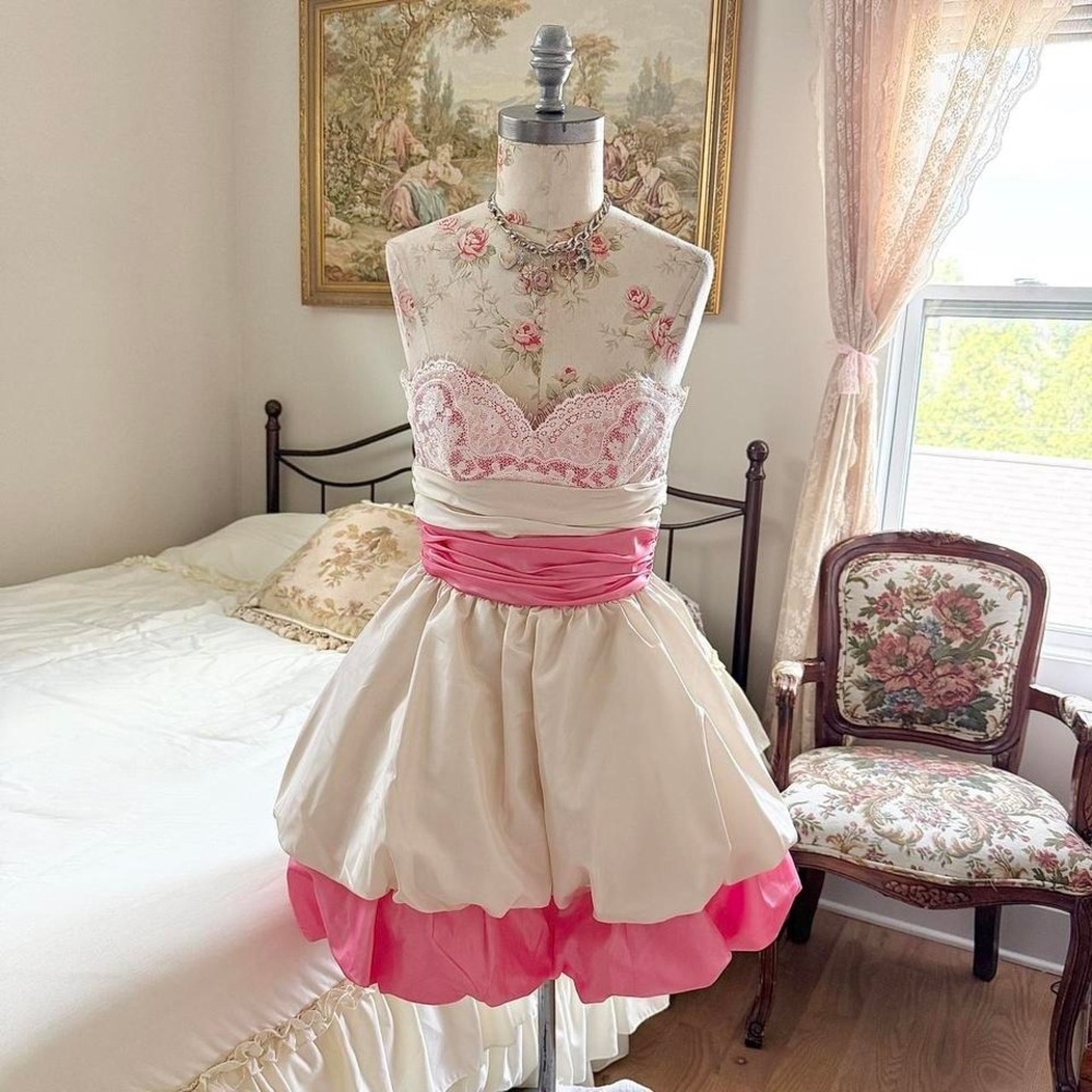 White mini Bubble Dress  Y2K Betsey Johnson Evening size 0